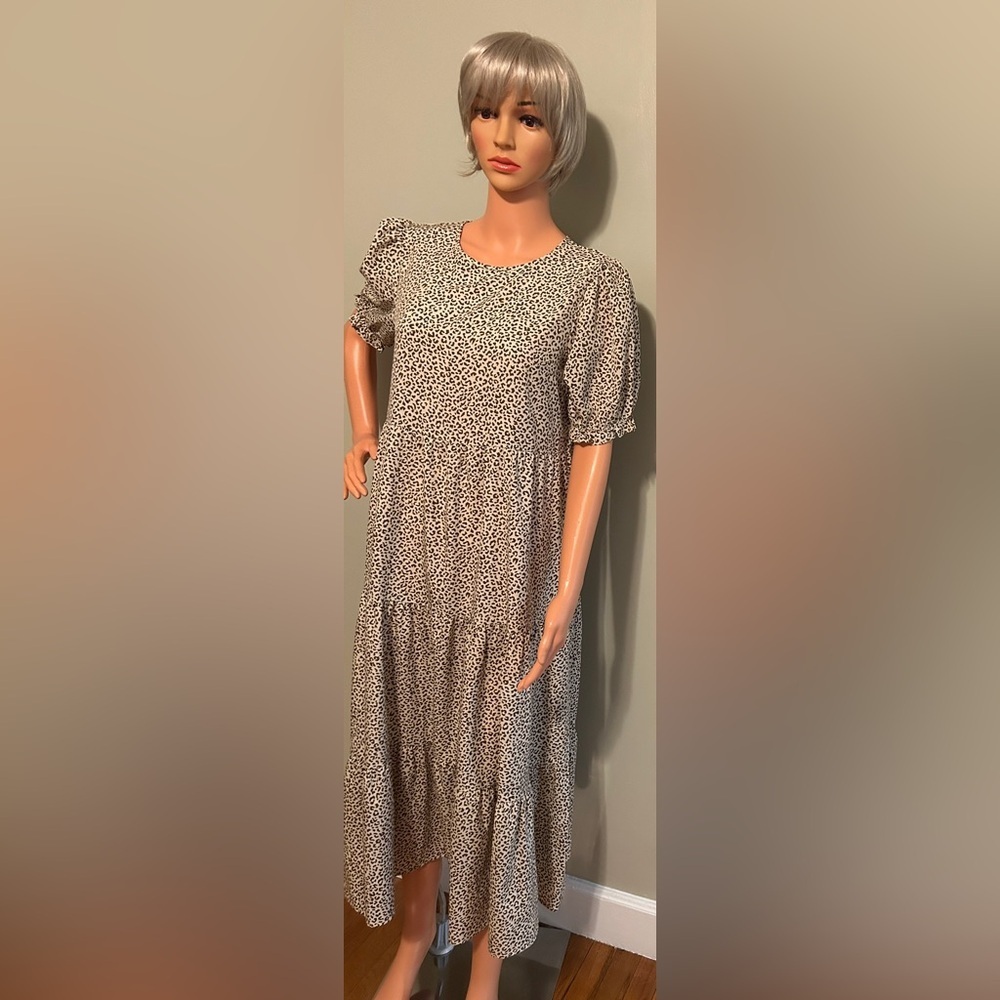 Pretty Garden NWT Bohemian Animal Print
Tiered Puff Sleeve Midi Dress Size M - Picture 6 of 7